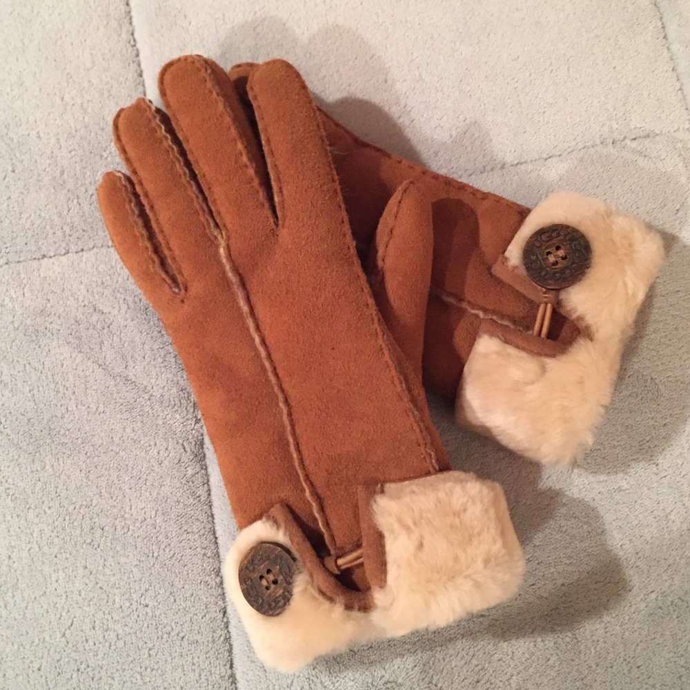 Brand New! UGG Australia Bailey Button Gloves
